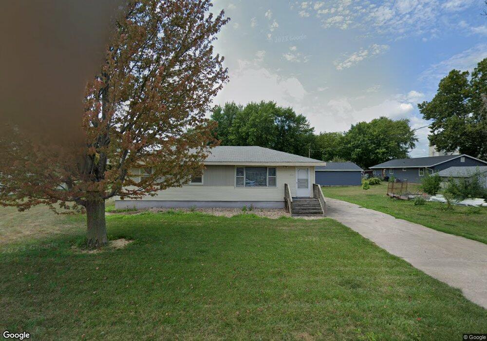 205 S Columbia St, Grandview, IA 52752 - photo 1