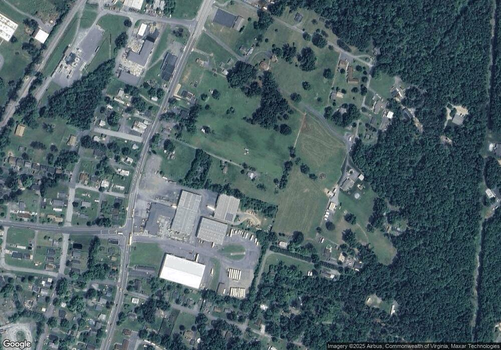 1636 N Delphine Ave, Waynesboro, VA 22980 - photo 1