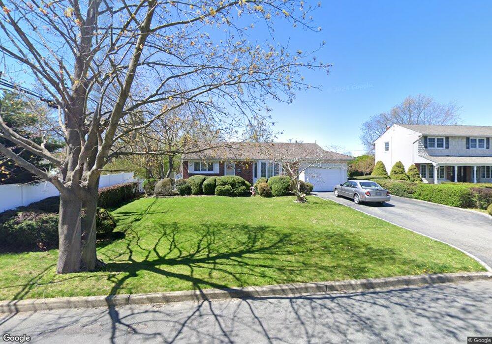 14 Zinnia Ct, ComMacK, NY 11725 - photo 1
