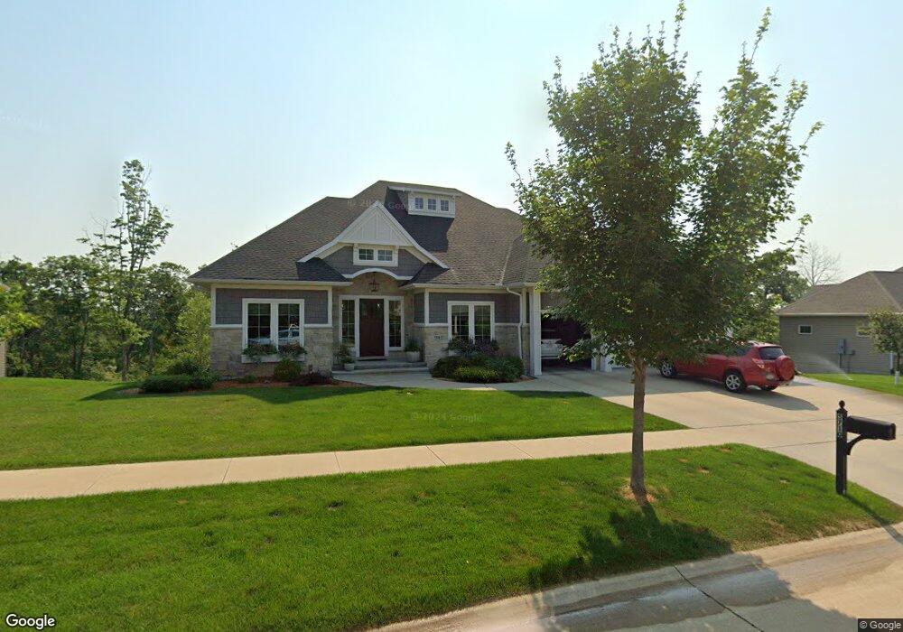 5710 River Pkwy NE, Cedar Rapids, IA 52411 - photo 1