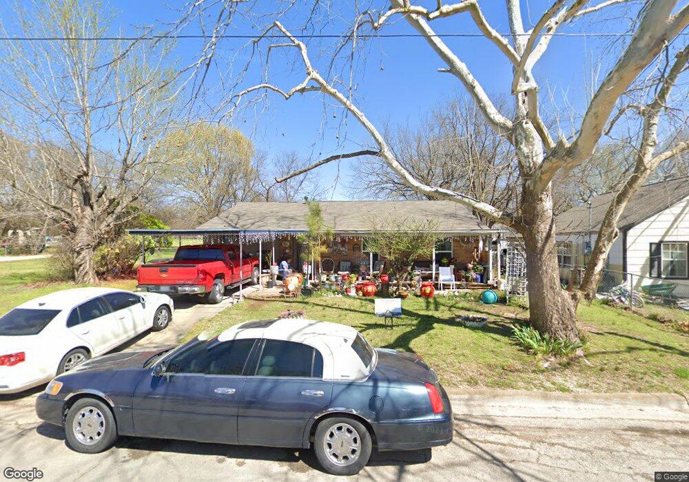 1608 S Lindsay St, Gainesville, TX 76240 - photo 1