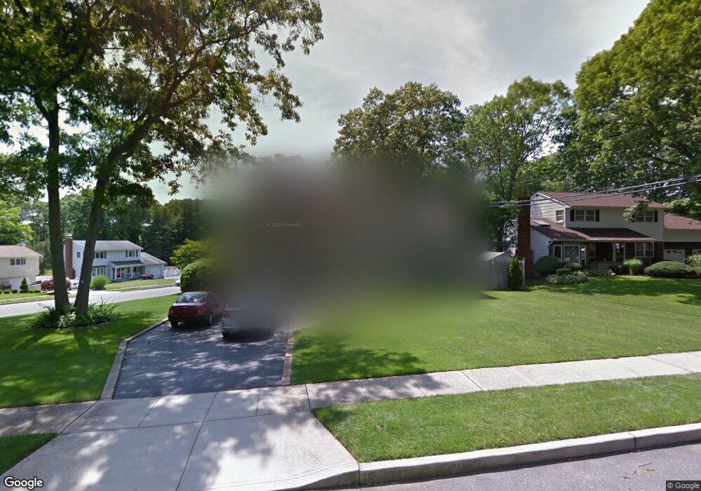 2 Wenmore Ct, ComMacK, NY 11725 - photo 1