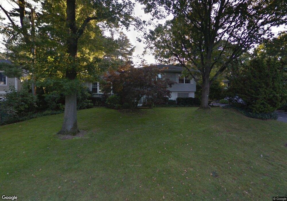 84 Bridge Rd, Manhasset, NY 11030 - photo 1