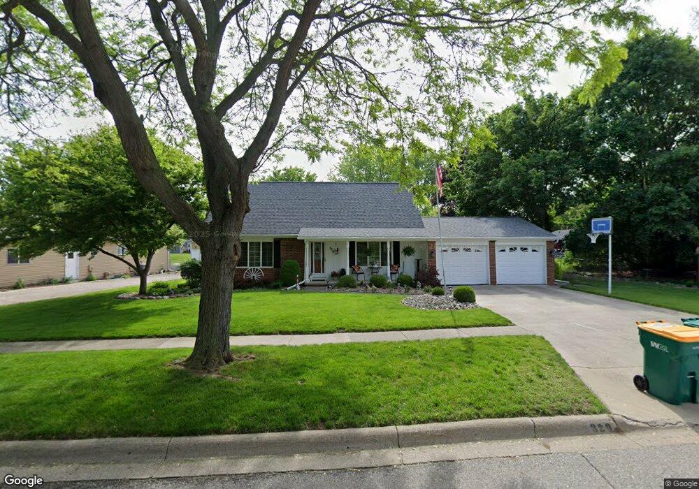 329 Primrose Ln, Flushing, MI 48433 - photo 1