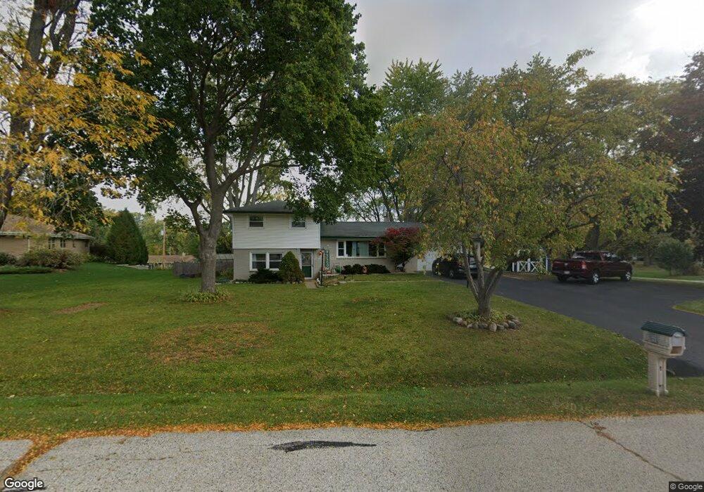 W151N6964 Glenview Ct, Menomonee Falls, WI 53051 - photo 1