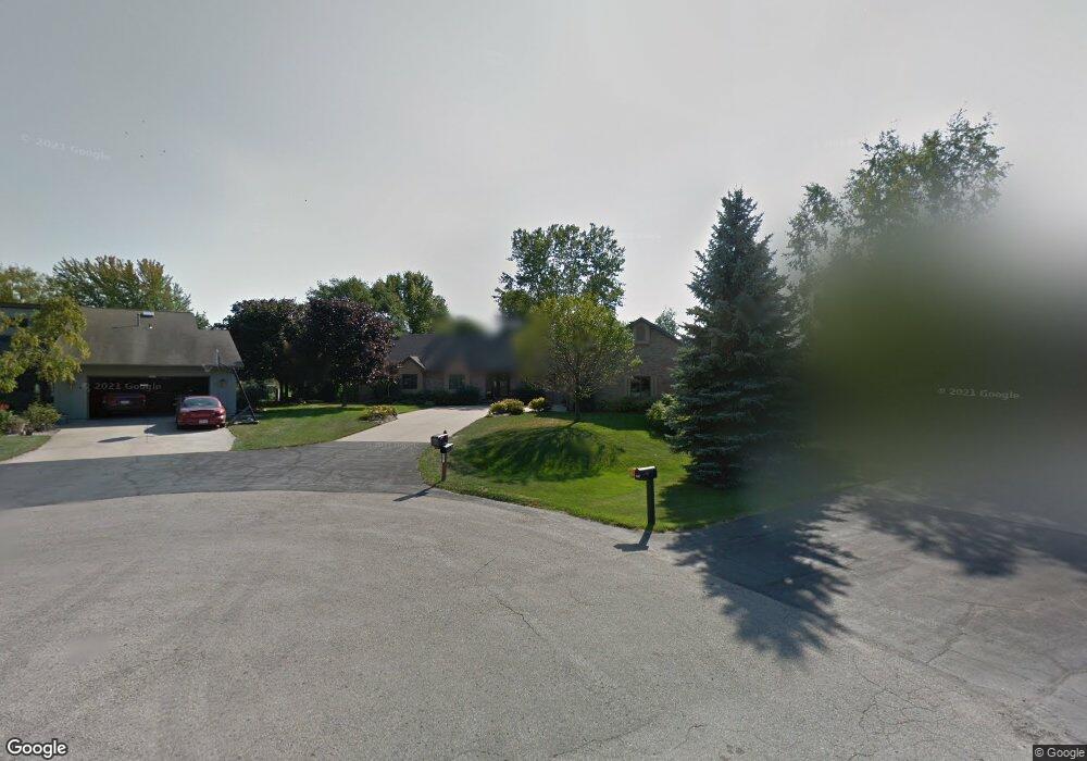 W2867 Maplewood Ct, Appleton, WI 54915 - photo 1