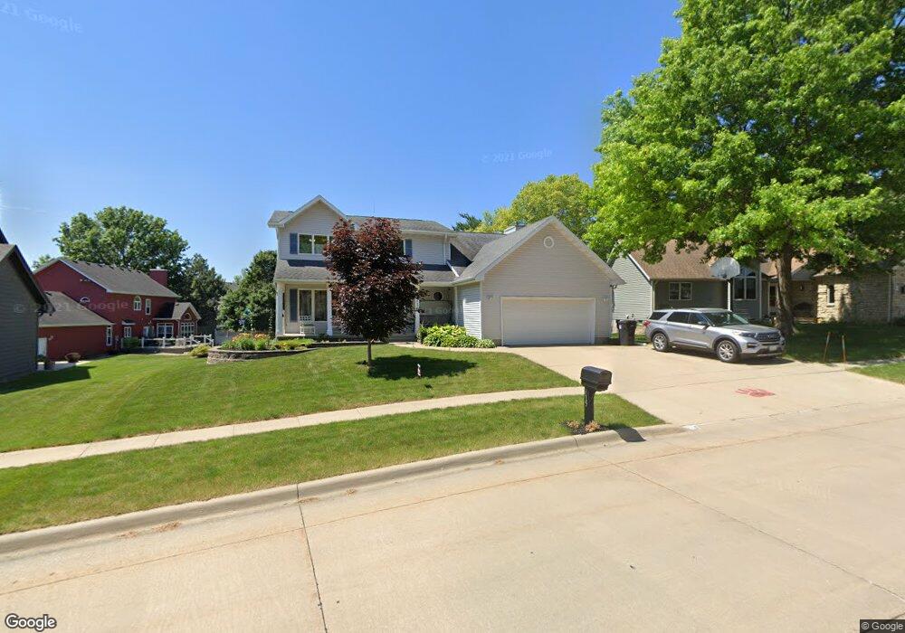 715 Fireside Dr, Cedar Falls, IA 50613 - photo 1