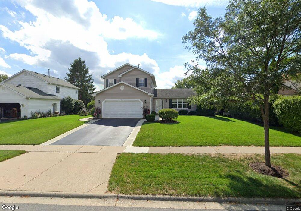 2011 Honey Locust Dr, Algonquin, IL 60102 - photo 1