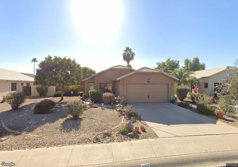 697 W Oxford Ln, Gilbert, AZ 85233 - photo 1