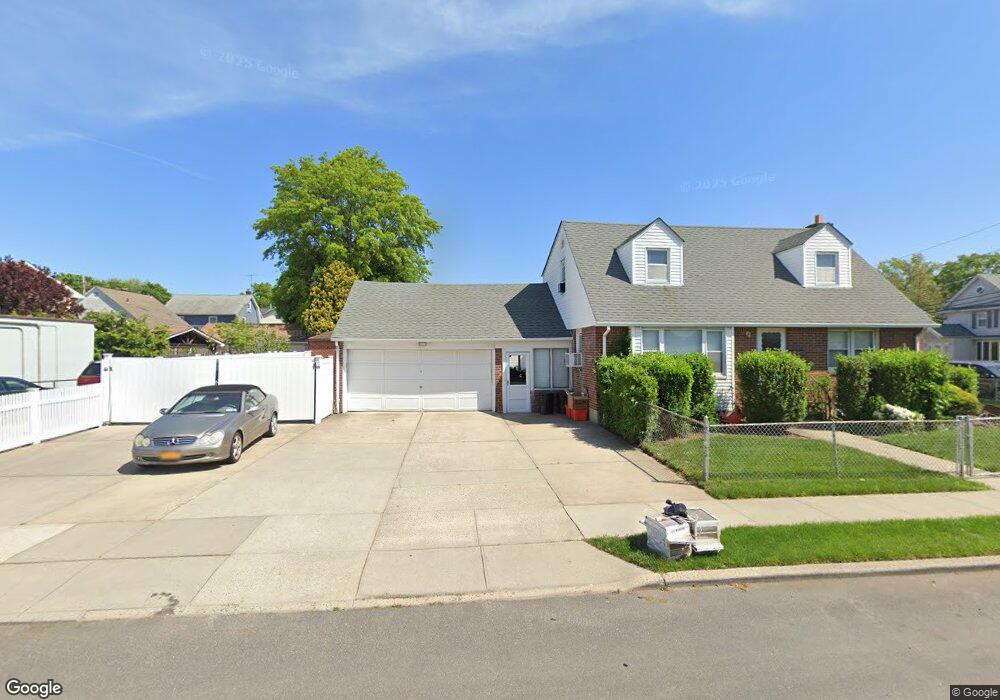 924 Roosevelt St, Franklin Square, NY 11010 - photo 1