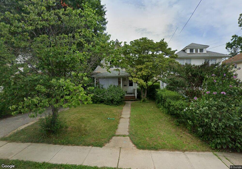 19 Hicks Ln, Great Neck, NY 11024 - photo 1