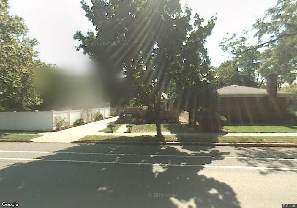 16810 73rd Ave, Fresh Meadows, NY 11366 - photo 1