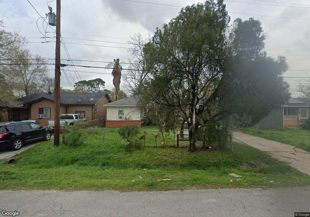 402 Delz St, Houston, TX 77018 - photo 1