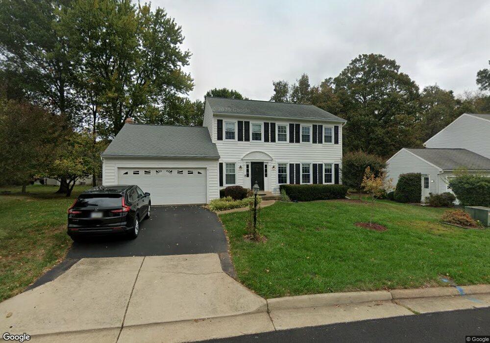 13107 Rounding Run Cir, Herndon, VA 20171 - photo 1