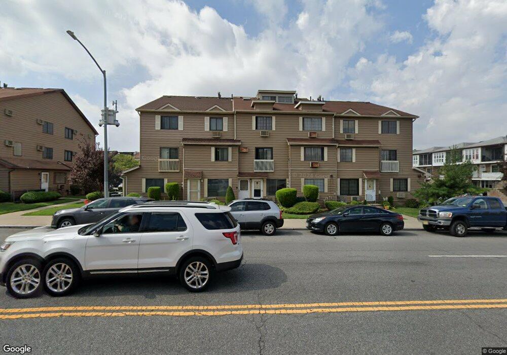 101 Gardenia Ln, Staten Island, NY 10314 - photo 1