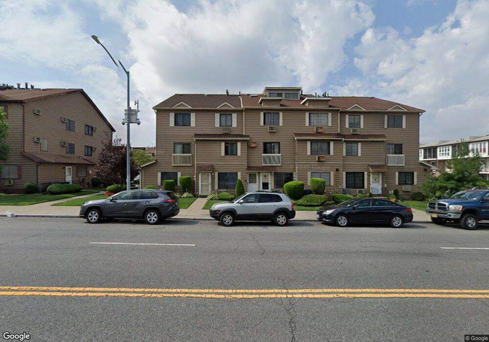 101A Gardenia Ln unit 184, Staten Island, NY 10314 - photo 1