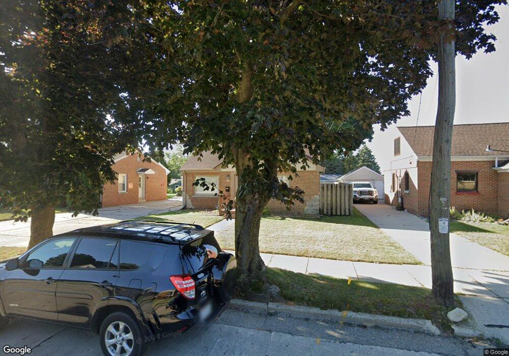 2233 Russell Ln, Manitowoc, WI 54220 - photo 1