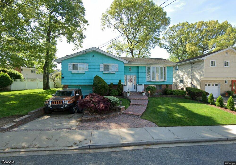 911 Pinelake Dr, West Hempstead, NY 11552 - photo 1