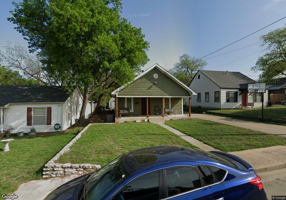 612 W Ball St, Weatherford, TX 76086 - photo 1