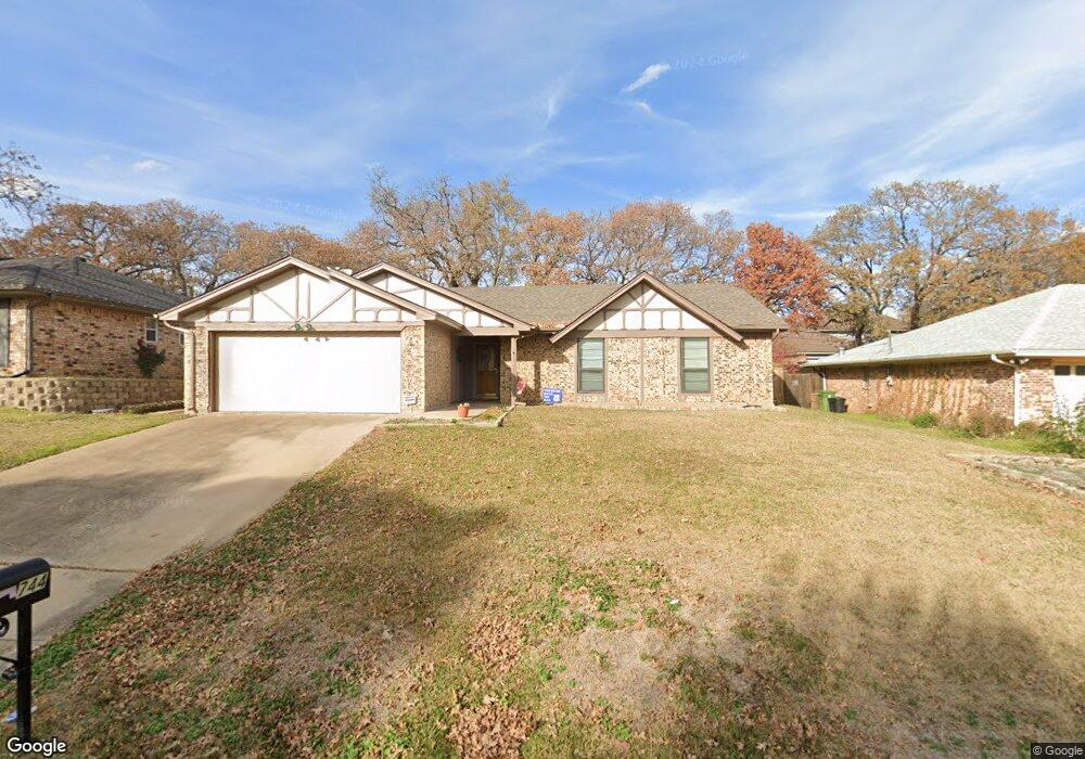 744 Highland Park Dr, Hurst, TX 76054 - photo 1