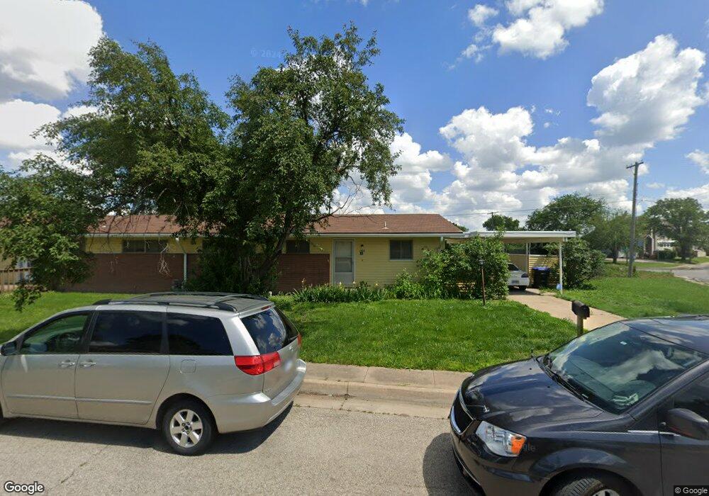 1300 SW Clearview Ln, Topeka, KS 66619 - photo 1