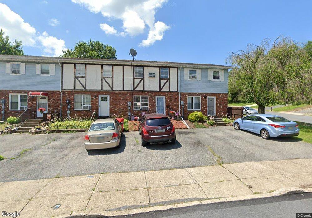 526 Old Forge Dr, Bath, PA 18014 - photo 1