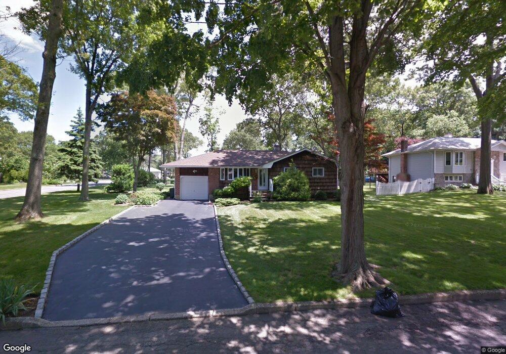 11 Partridge Dr, ComMacK, NY 11725 - photo 1