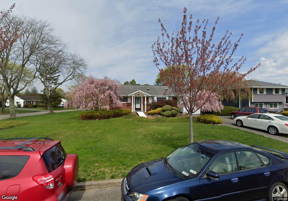 30 Ramsey Rd, ComMacK, NY 11725 - photo 1