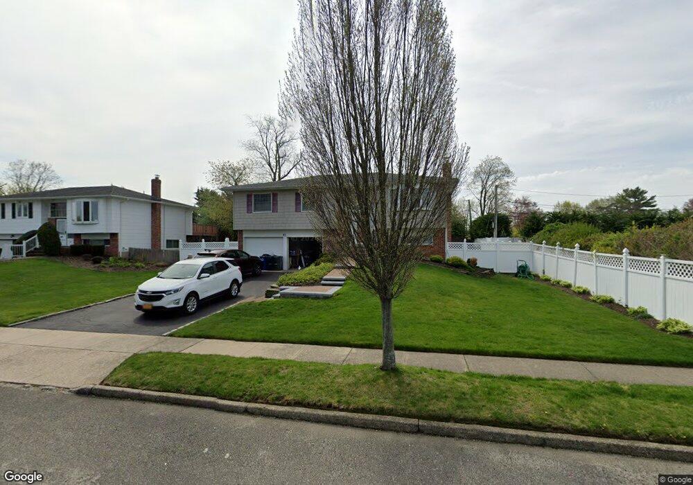 85 Hayrick Ln, ComMacK, NY 11725 - photo 1