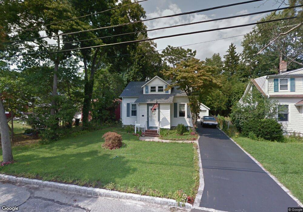 81 Cedar St, Islip, NY 11751 - photo 1