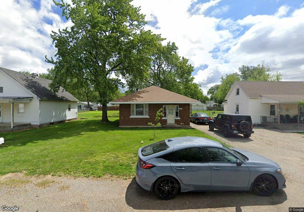 716 N 2nd Division St, Mattoon, IL 61938 - photo 1