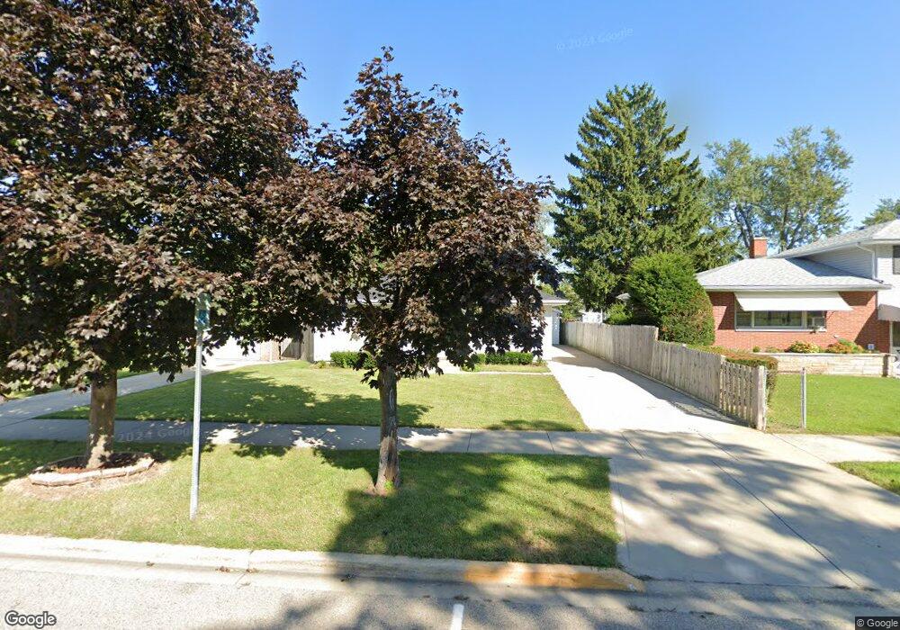 1043 N Berwick Blvd, Waukegan, IL 60085 - photo 1