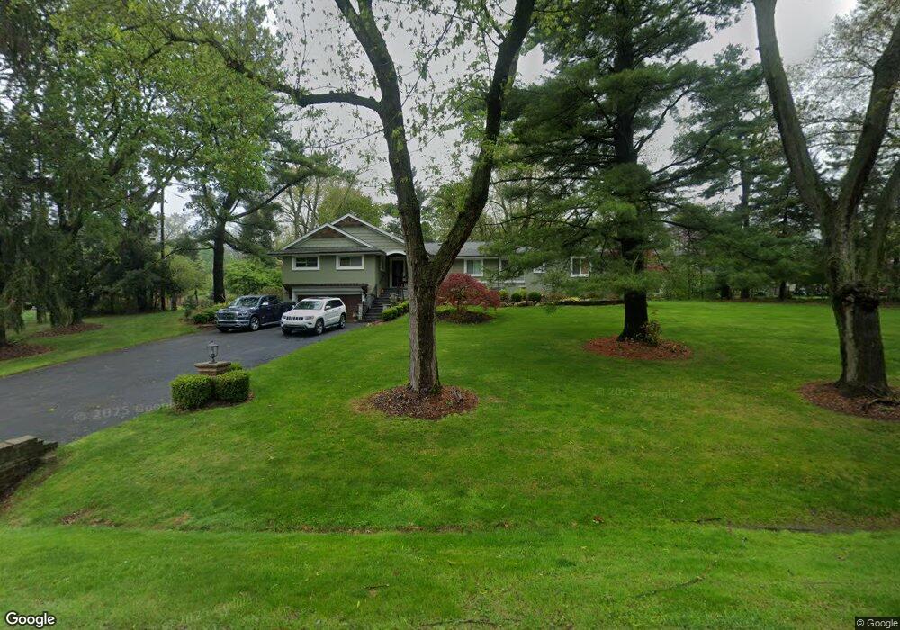 2740 Thedford Rd, Bloomfield Hills, MI 48304 - photo 1