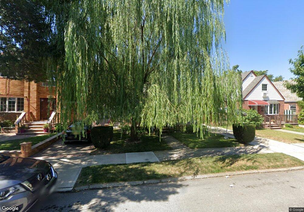 7630 172nd St, Fresh Meadows, NY 11366 - photo 1