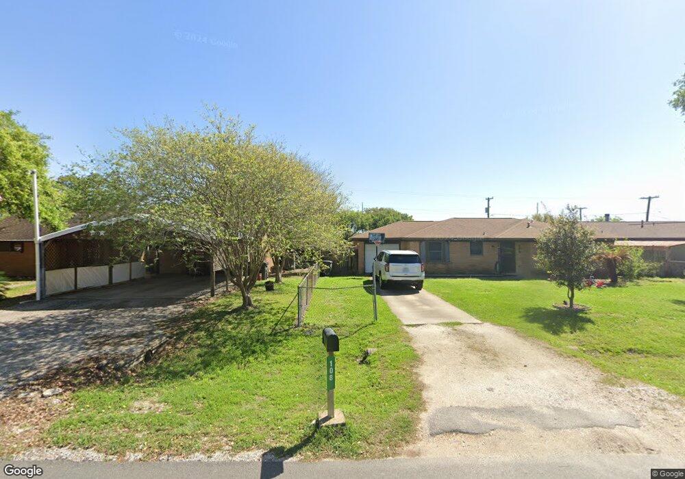 110 Lindsey Ave, Bay City, TX 77414 - photo 1