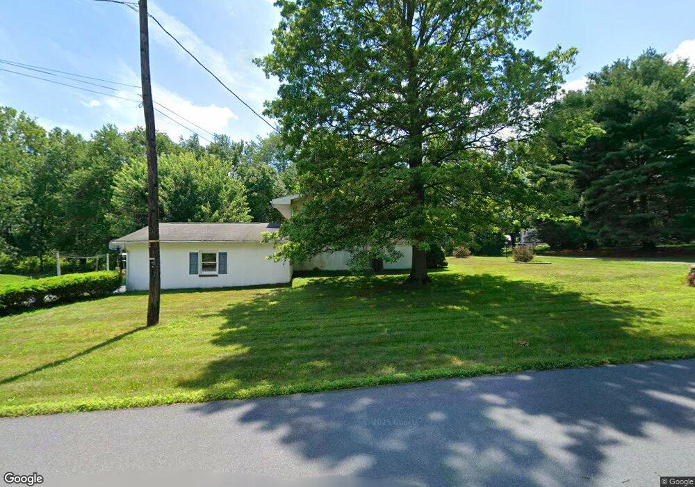 1267 Woodsedge Rd, Wind Gap, PA 18091 - photo 1