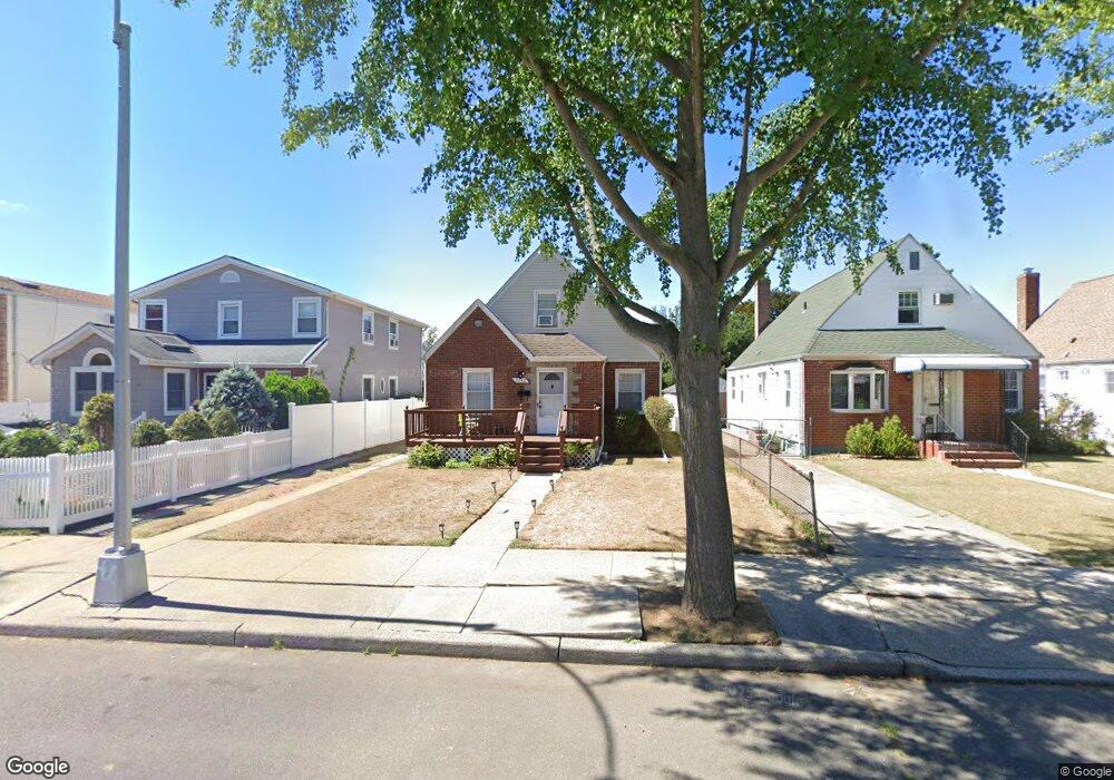 82-42 265th St, Glen Oaks, NY 11004 - photo 1