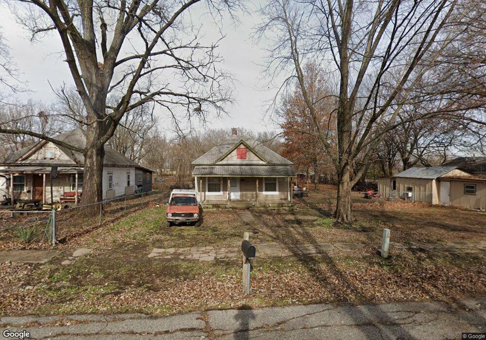 2009 Ash Ave, Parsons, KS 67357 - photo 1