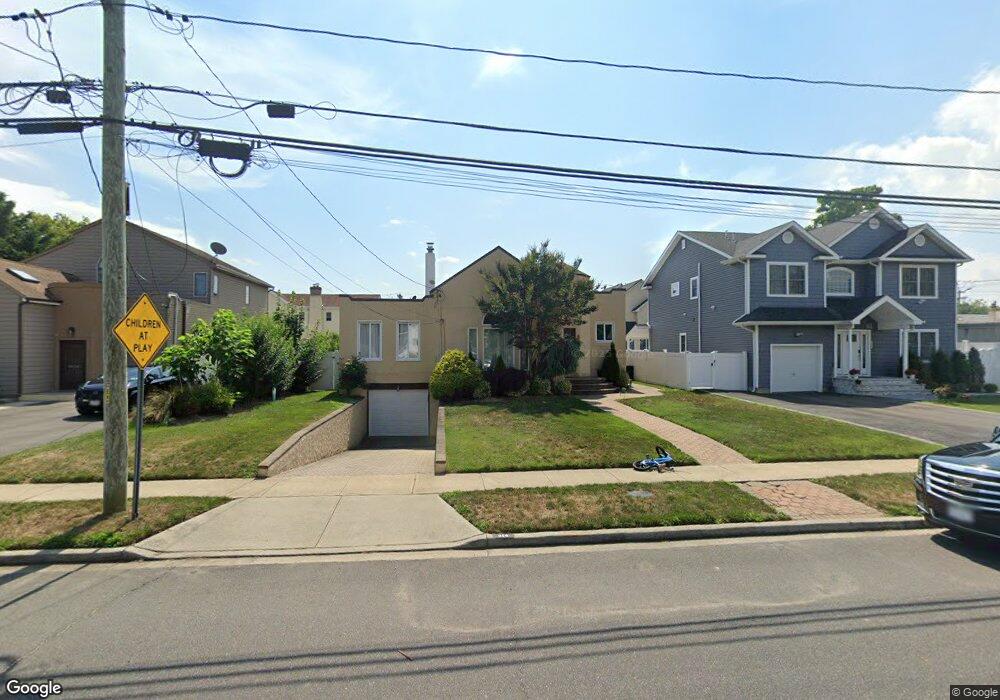 214 Lincoln Blvd, Merrick, NY 11566 - photo 1