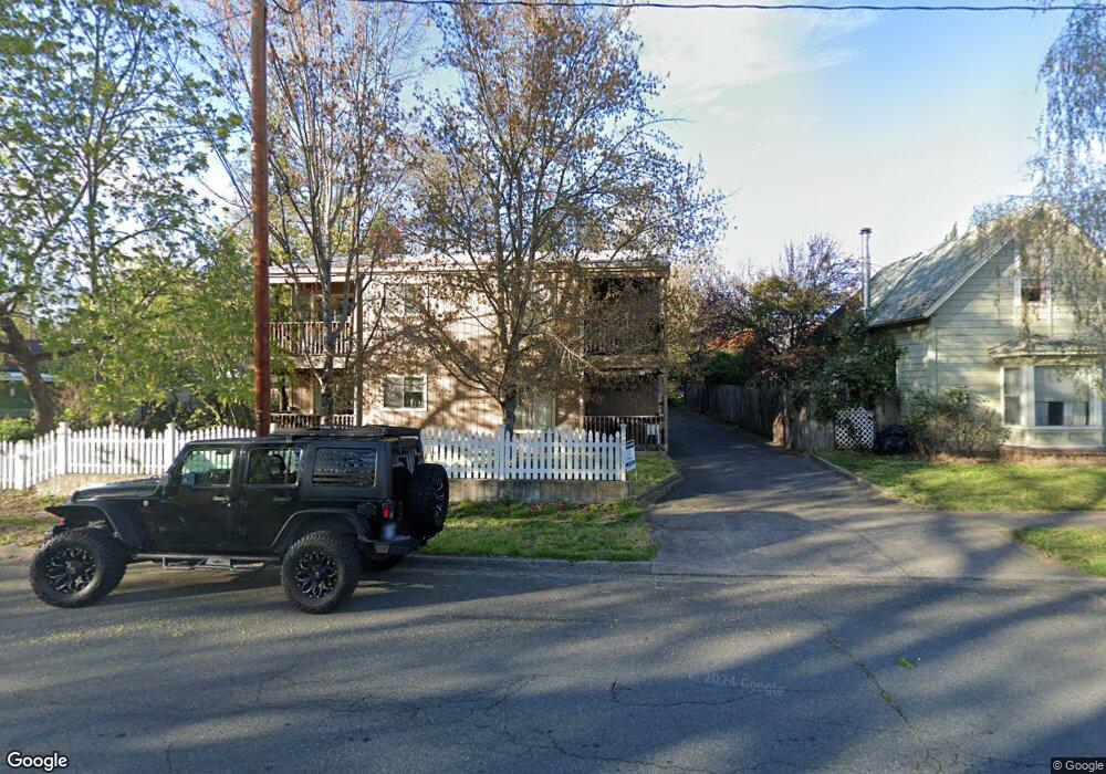 508 NW E St, Grants Pass, OR 97526 - photo 1