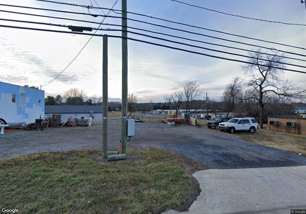 1749 N Delphine Ave, Waynesboro, VA 22980 - photo 1