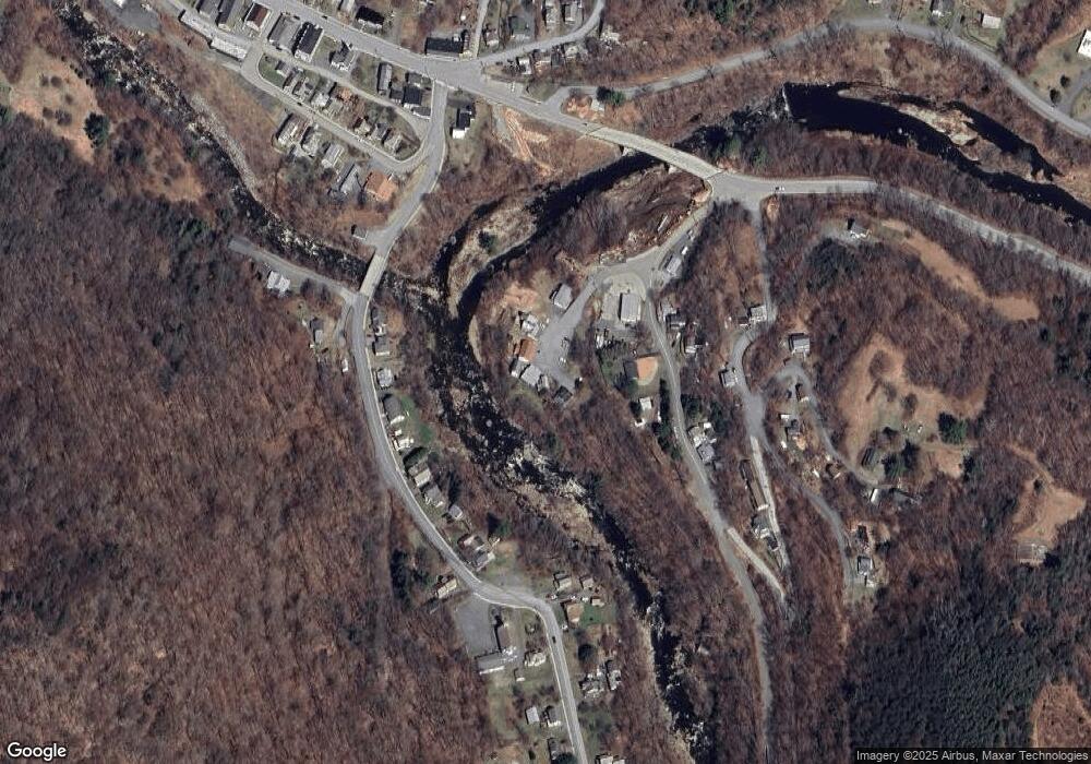 86 Canal Dr, Readsboro, VT 05350 - photo 1