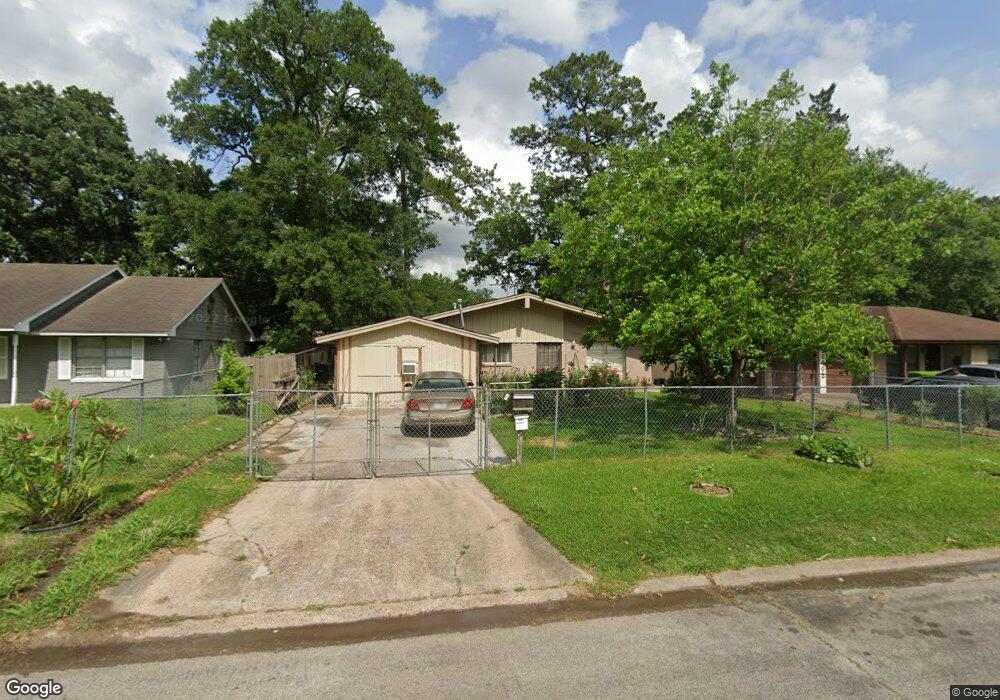 10406 Hollyglen Dr, Houston, TX 77016 - photo 1