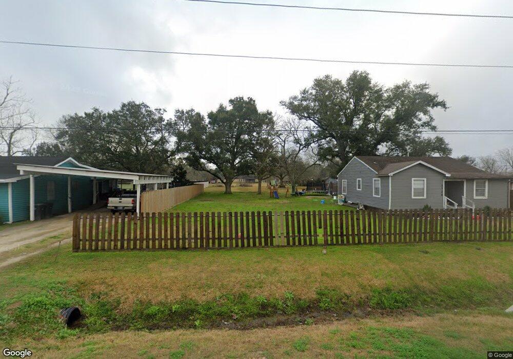 2707 W Dumble St, Alvin, TX 77511 - photo 1