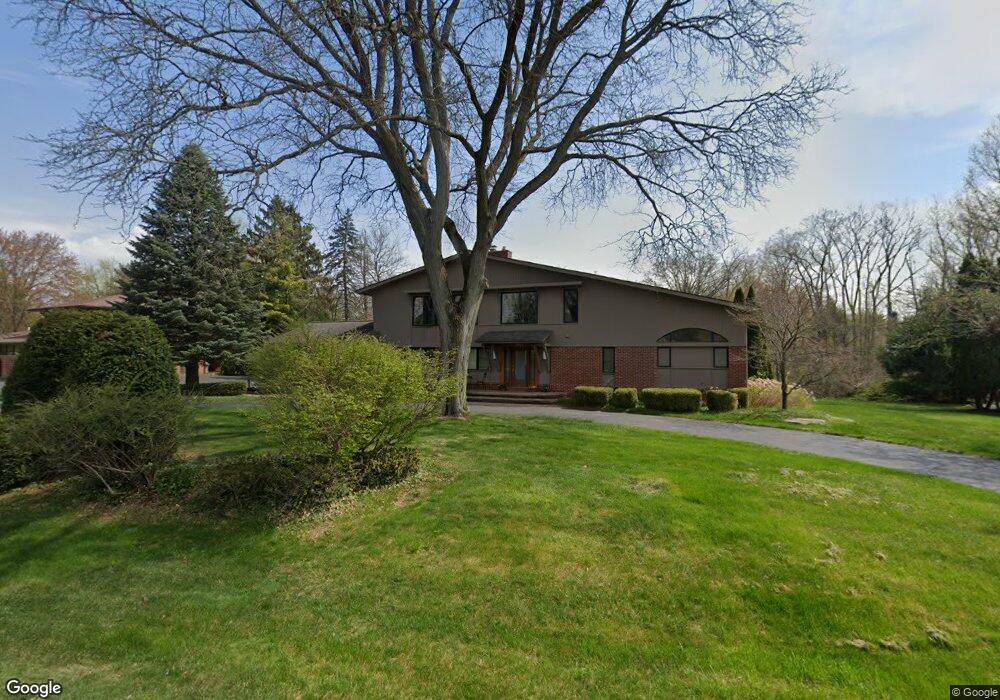 4727 Burnley Dr, Bloomfield Hills, MI 48304 - photo 1