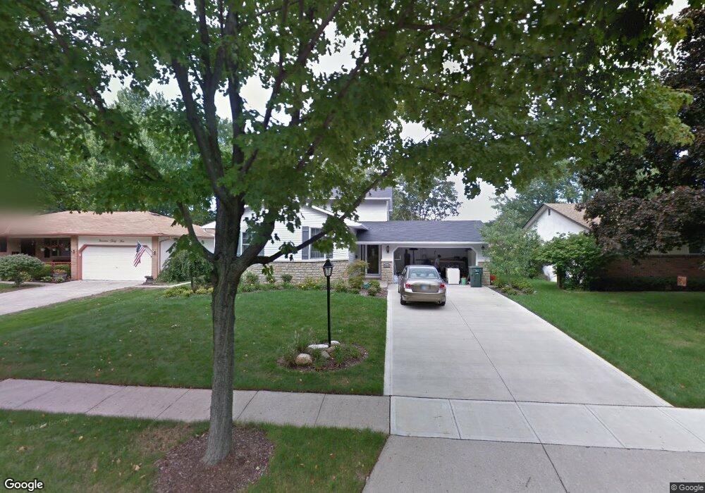 1944 Faymeadow Ave, Columbus, OH 43229 - photo 1