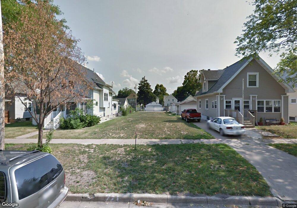 721 H Ave NW, Cedar Rapids, IA 52405 - photo 1