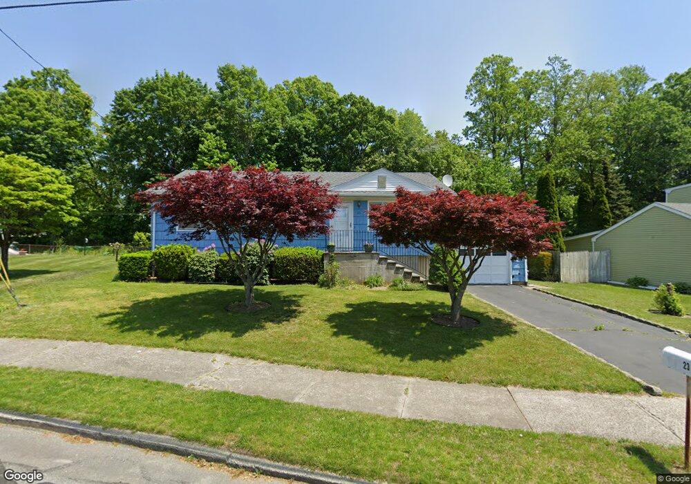 23 Tina Cir, Bridgeport, CT 06606 - photo 1