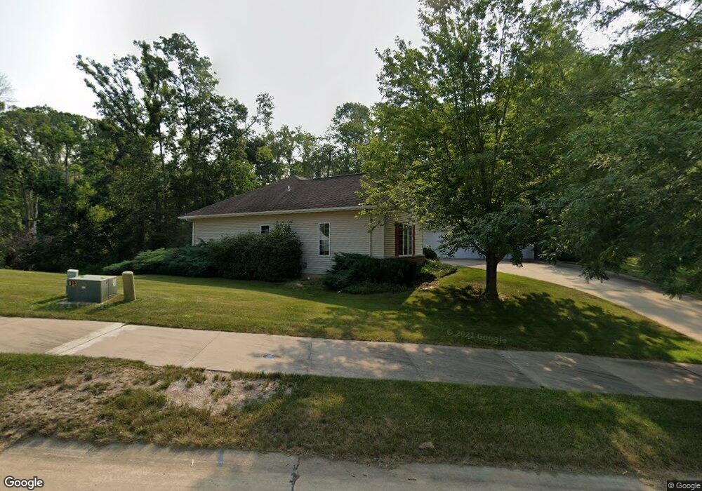 2610 Long Bluff Rd NE, Cedar Rapids, IA 52402 - photo 1