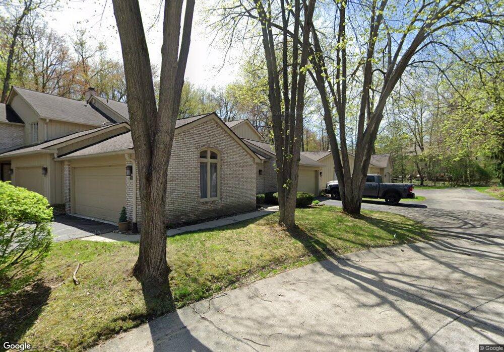 1316 Forestglen Ct, Bloomfield Hills, MI 48304 - photo 1